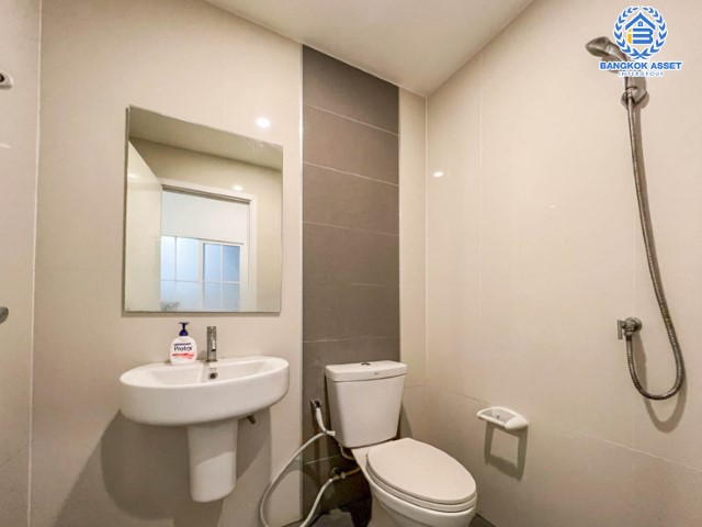 *****ทาวน์เฮ้าส์มือสองย่านนนทบุรี ม.กัสโต้ ราชพฤกษ์-พระราม5 เนื้อที่เกือบ 18 ตร.ว. ฟังก์ชัน 3 ห้องนอน 2 ห้องน้ำ 2 ที่จอดรถ บนทำเลแห่งการเดินทาง เพียงไม่ถึง 15 นาทีก็ถึงรถไฟฟ้าสายสีม่วง "สถานีแยกติวานนท์" ใกล้ทางด่วน "ศรีรัชใหม่" จองด่วน!